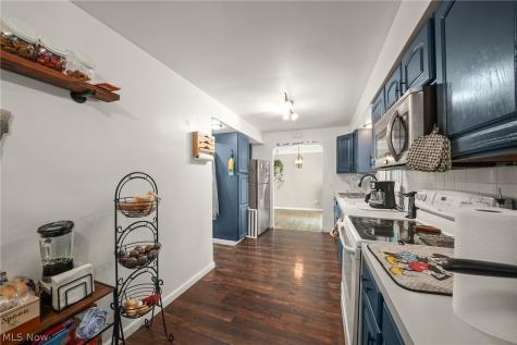 718 Starlight Drive Seven Hills OH 44131
