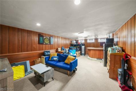 718 Starlight Drive Seven Hills OH 44131