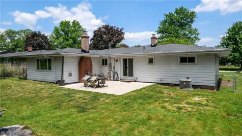 718 Starlight Drive Seven Hills OH 44131