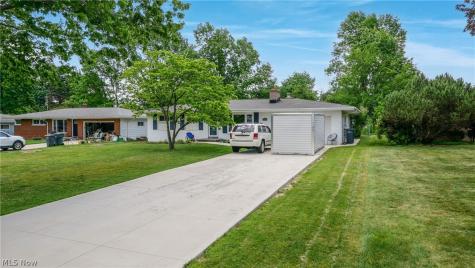718 Starlight Drive Seven Hills OH 44131