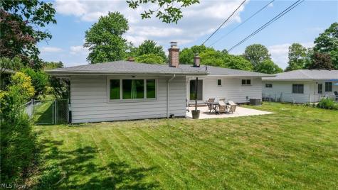 718 Starlight Drive Seven Hills OH 44131