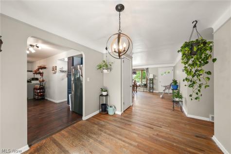 718 Starlight Drive Seven Hills OH 44131