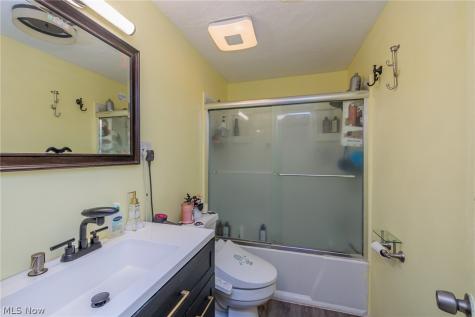 5142 E Berkshire Drive E North Olmsted OH 44070