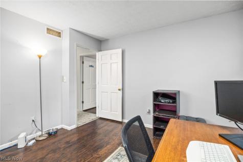 2197 Thurmont Road Akron OH 44313