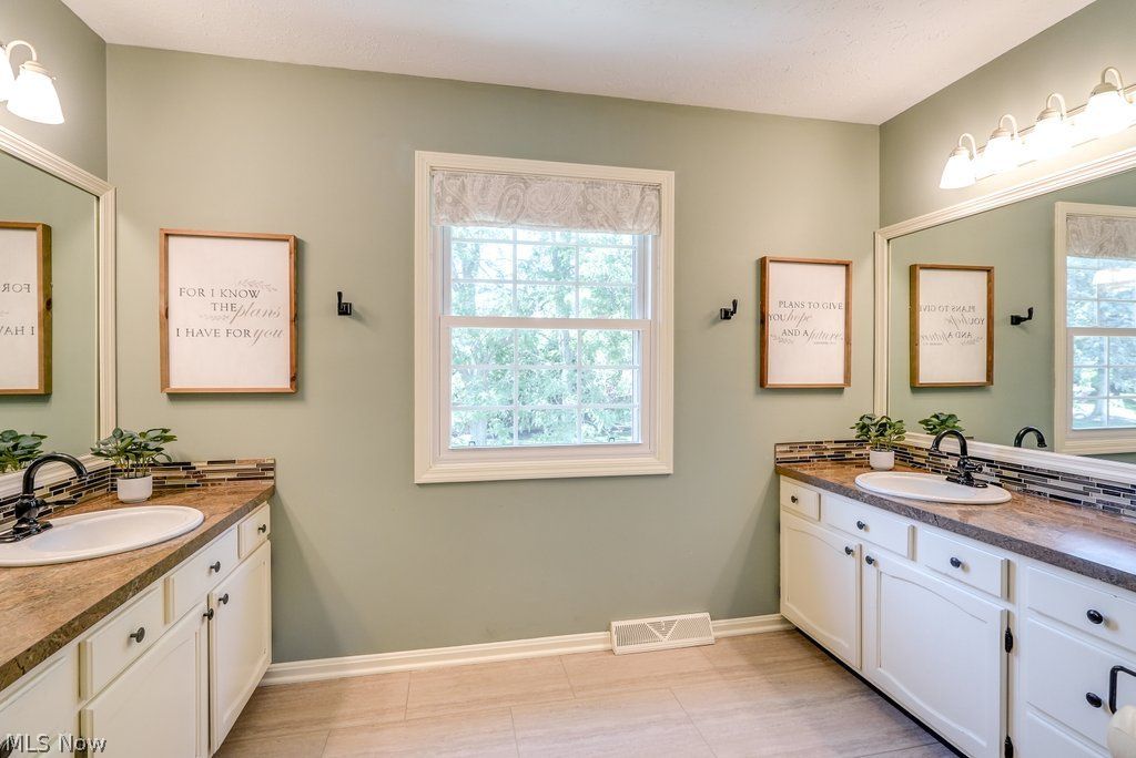 1314 Sharonbrook Drive Twinsburg OH 44087