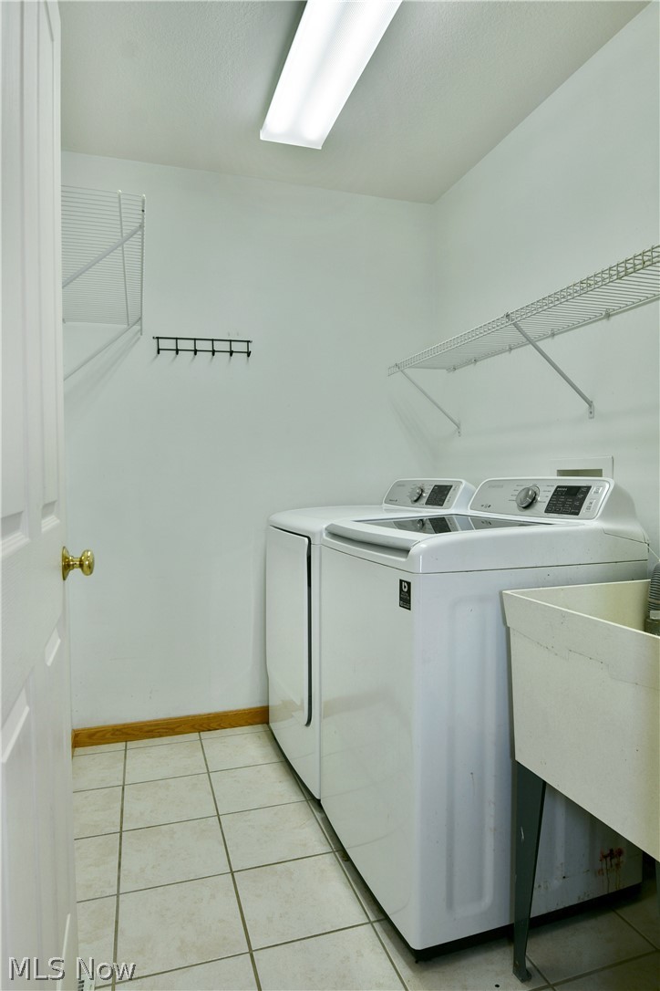 10420 Carrie Drive New Middletown OH 44442