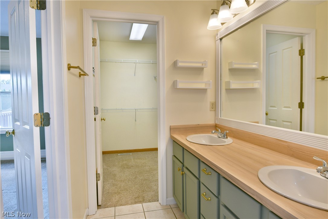 10420 Carrie Drive New Middletown OH 44442
