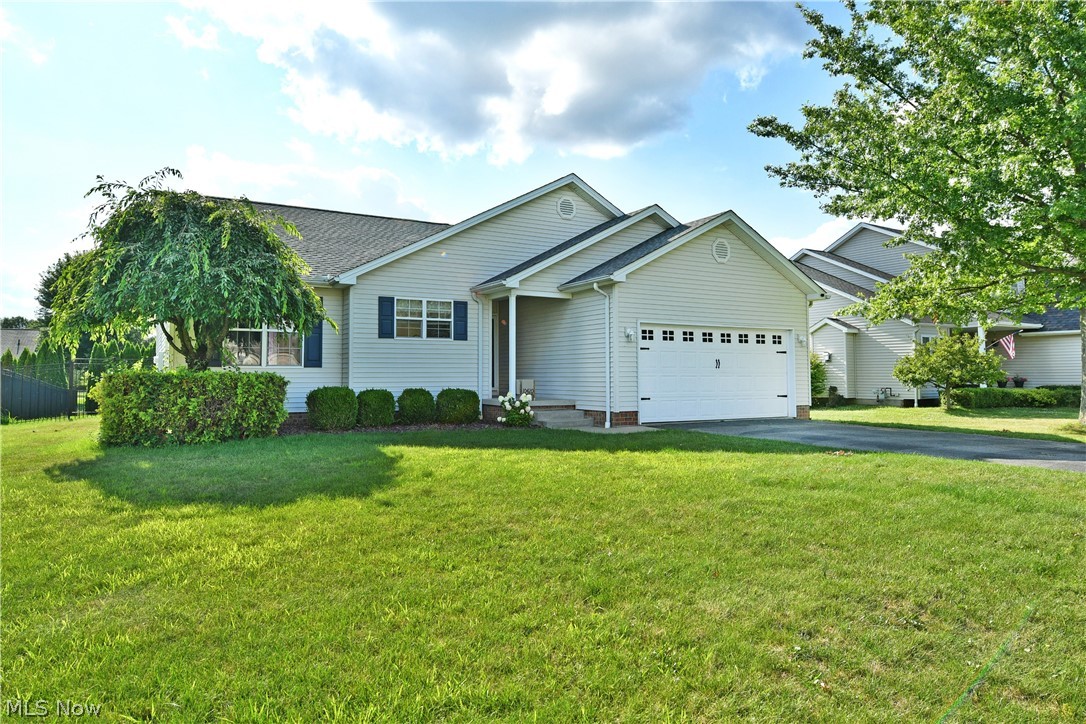 10420 Carrie Drive New Middletown OH 44442