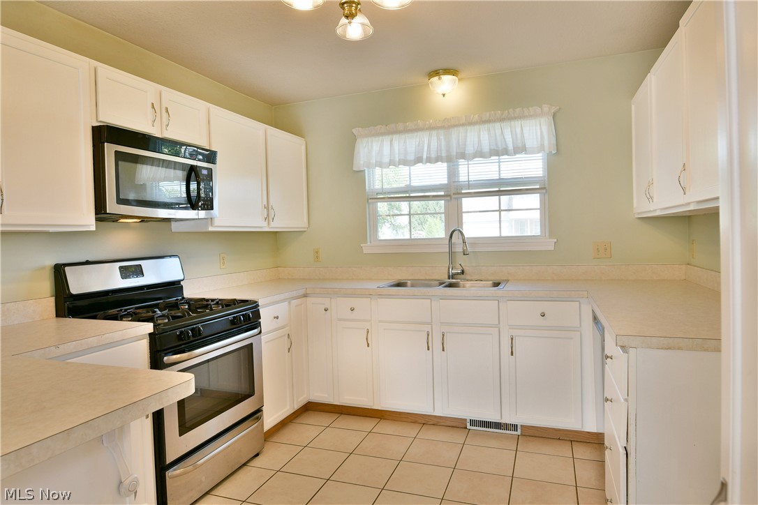 10420 Carrie Drive New Middletown OH 44442