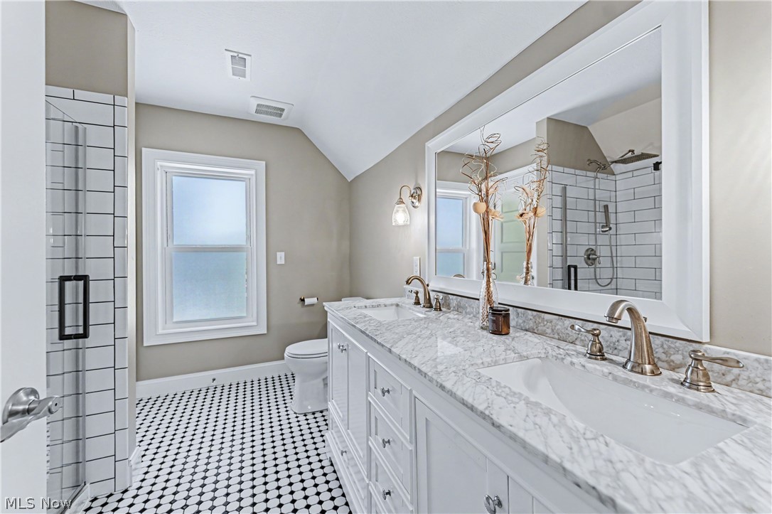 1596 Orchard Grove Avenue Lakewood OH 44107