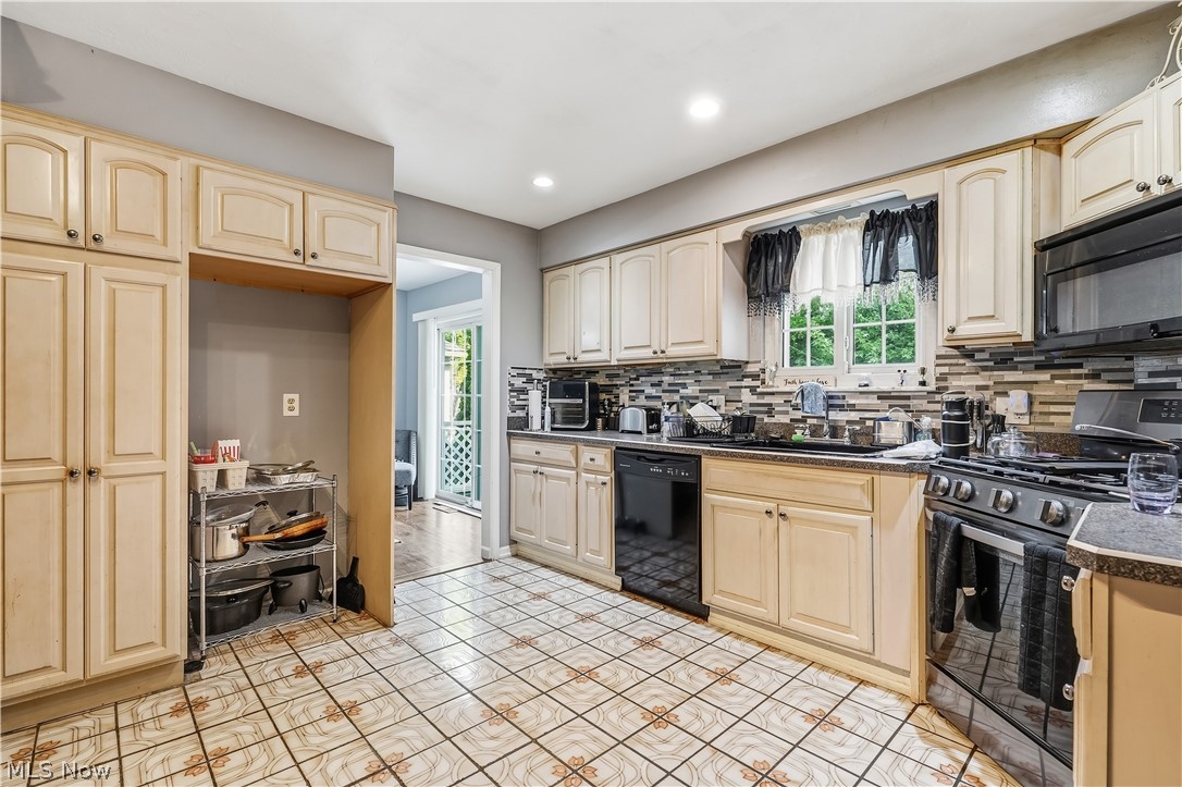 10717 Penfield Avenue Garfield Heights OH 44125