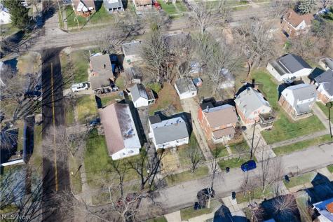 586 Lindell Street Akron OH 44305