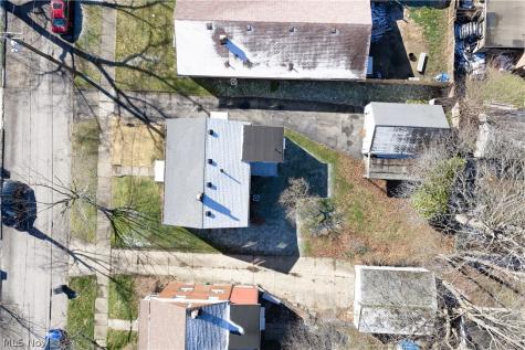 586 Lindell Street Akron OH 44305