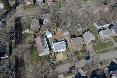 586 Lindell Street Akron OH 44305