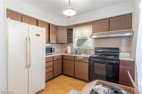 586 Lindell Street Akron OH 44305