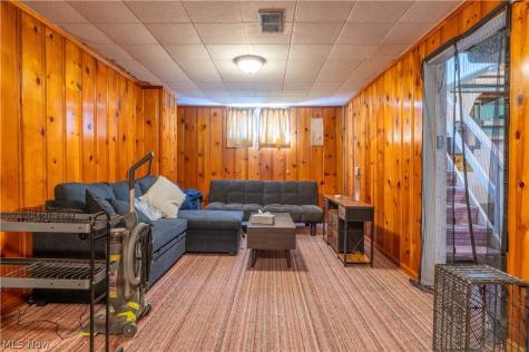 586 Lindell Street Akron OH 44305
