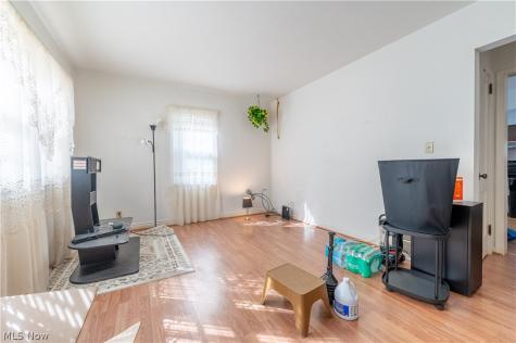 586 Lindell Street Akron OH 44305