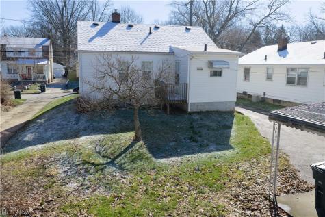 586 Lindell Street Akron OH 44305