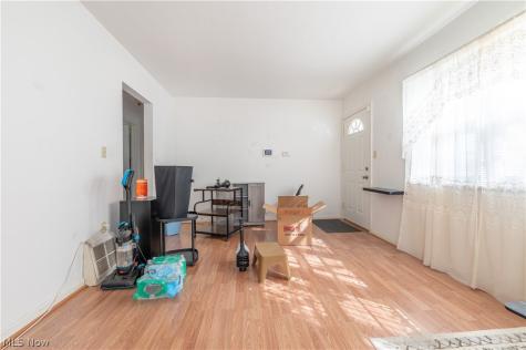 586 Lindell Street Akron OH 44305