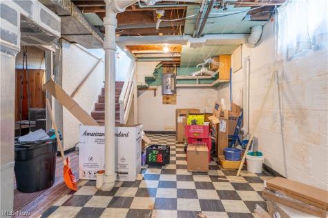 586 Lindell Street Akron OH 44305