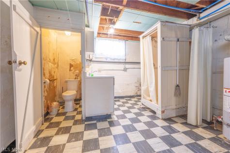 586 Lindell Street Akron OH 44305