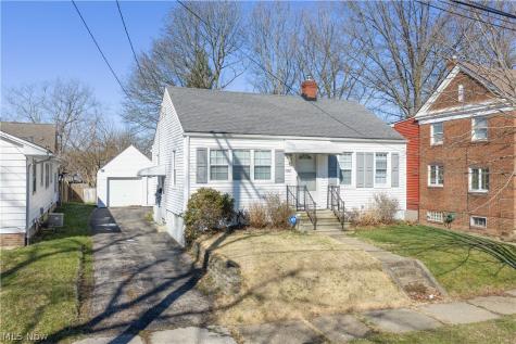 586 Lindell Street Akron OH 44305