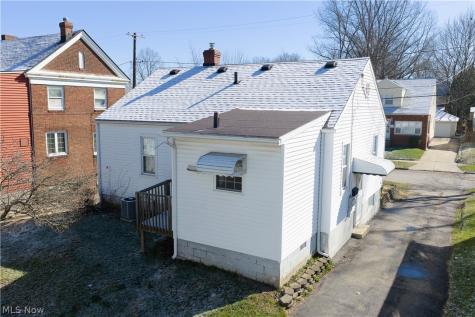586 Lindell Street Akron OH 44305
