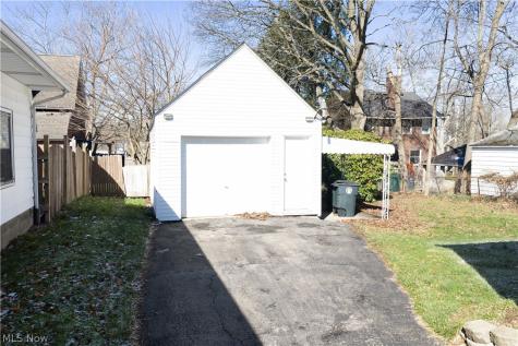 586 Lindell Street Akron OH 44305