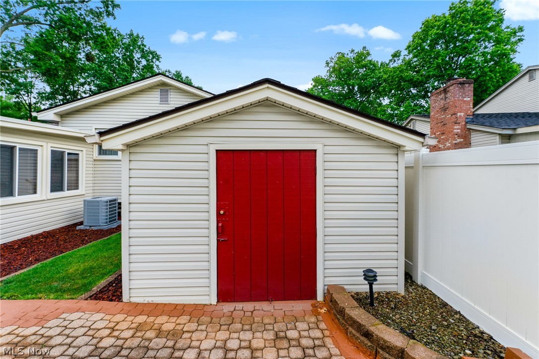 1827 Brockton Drive Austintown OH 44511
