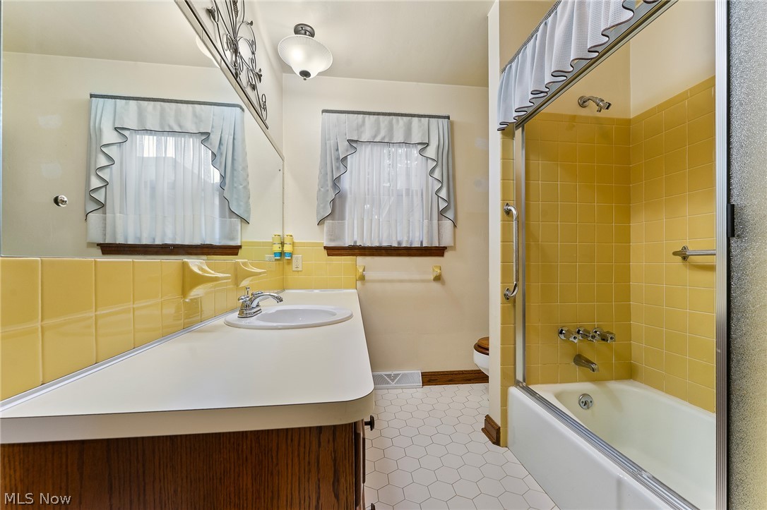 1827 Brockton Drive Austintown OH 44511