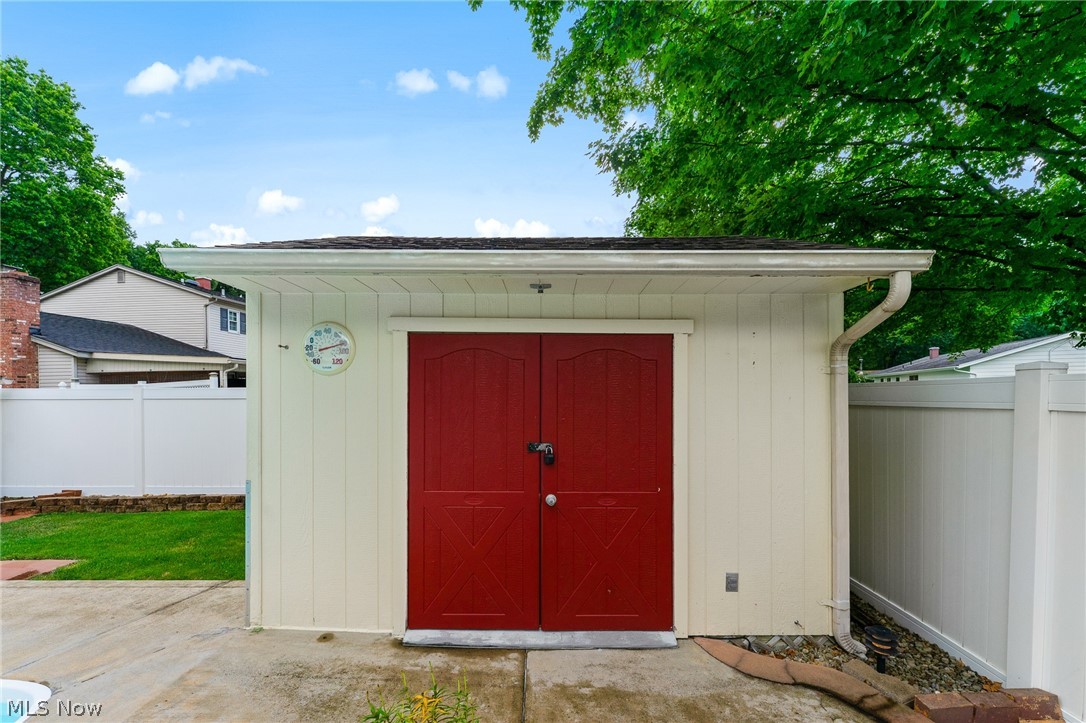 1827 Brockton Drive Austintown OH 44511