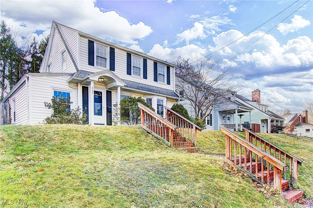 572 Aqueduct Street Akron OH 44303