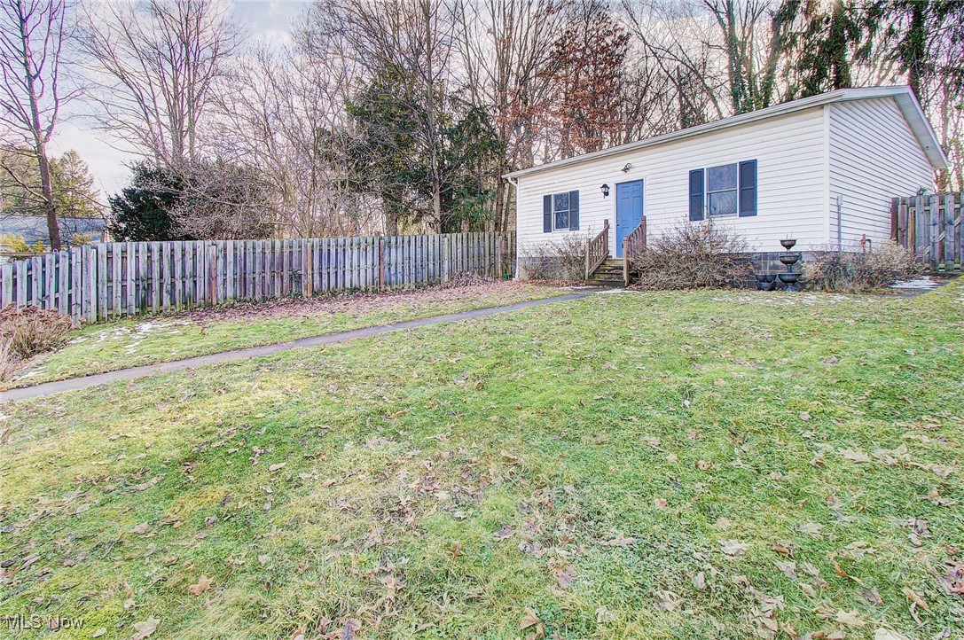 572 Aqueduct Street Akron OH 44303