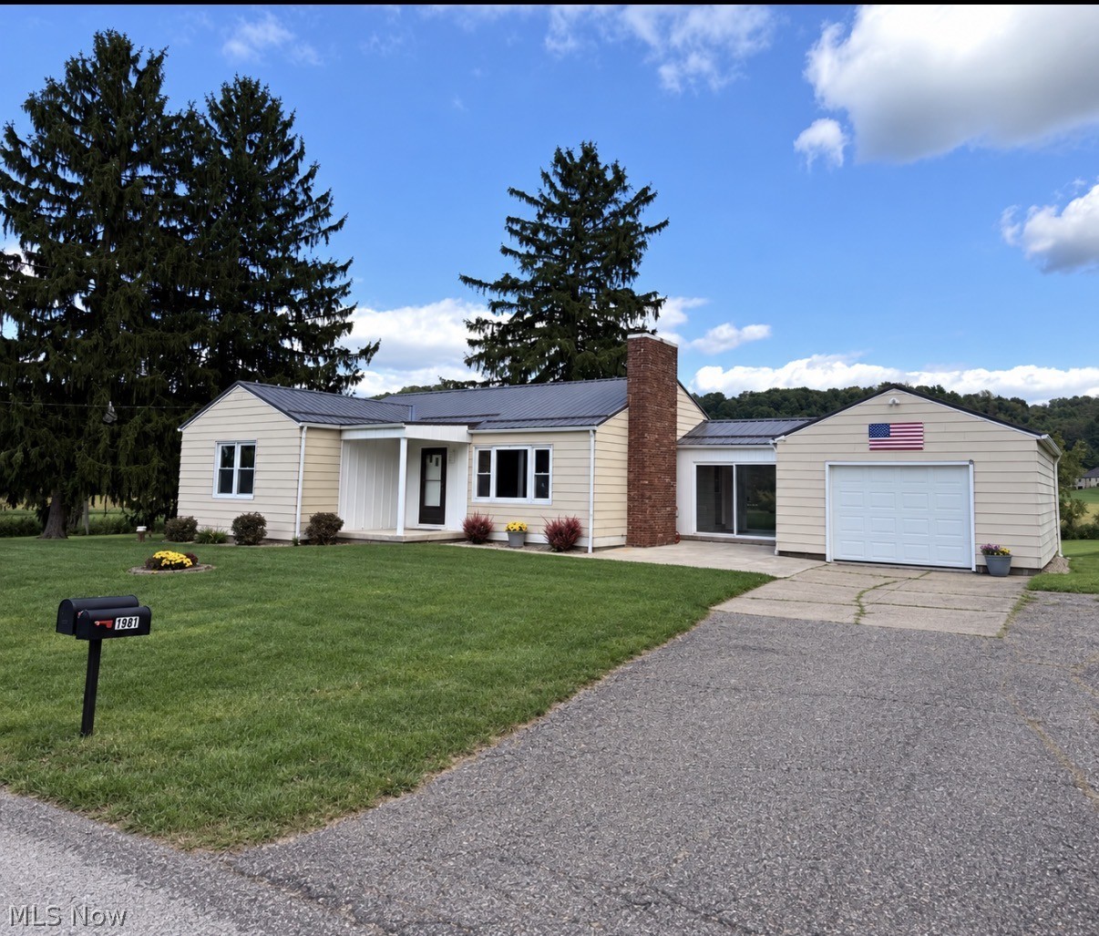 1961 Possum Hollow Road SE New Philadelphia OH 44663