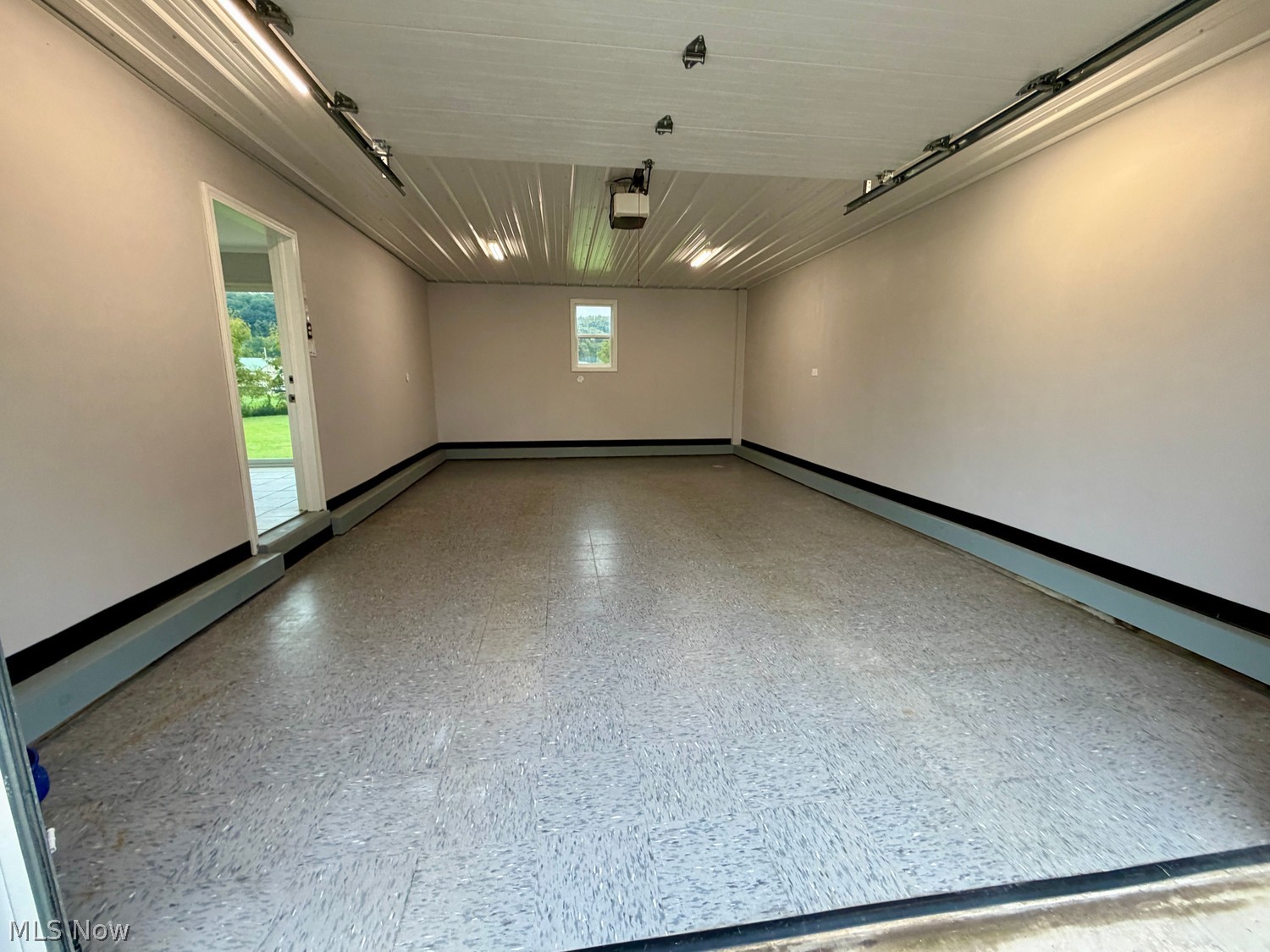 1961 Possum Hollow Road SE New Philadelphia OH 44663