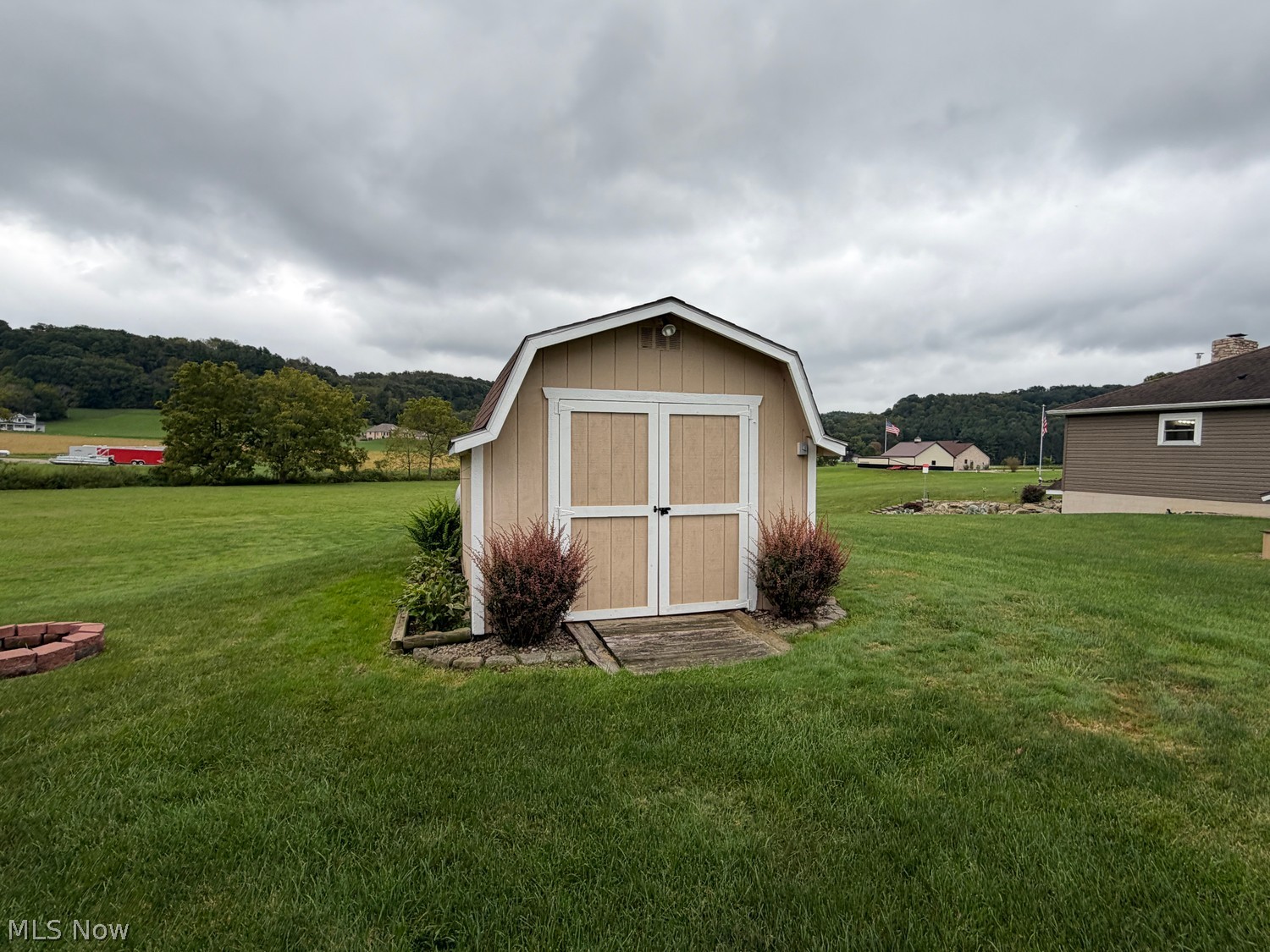 1961 Possum Hollow Road SE New Philadelphia OH 44663