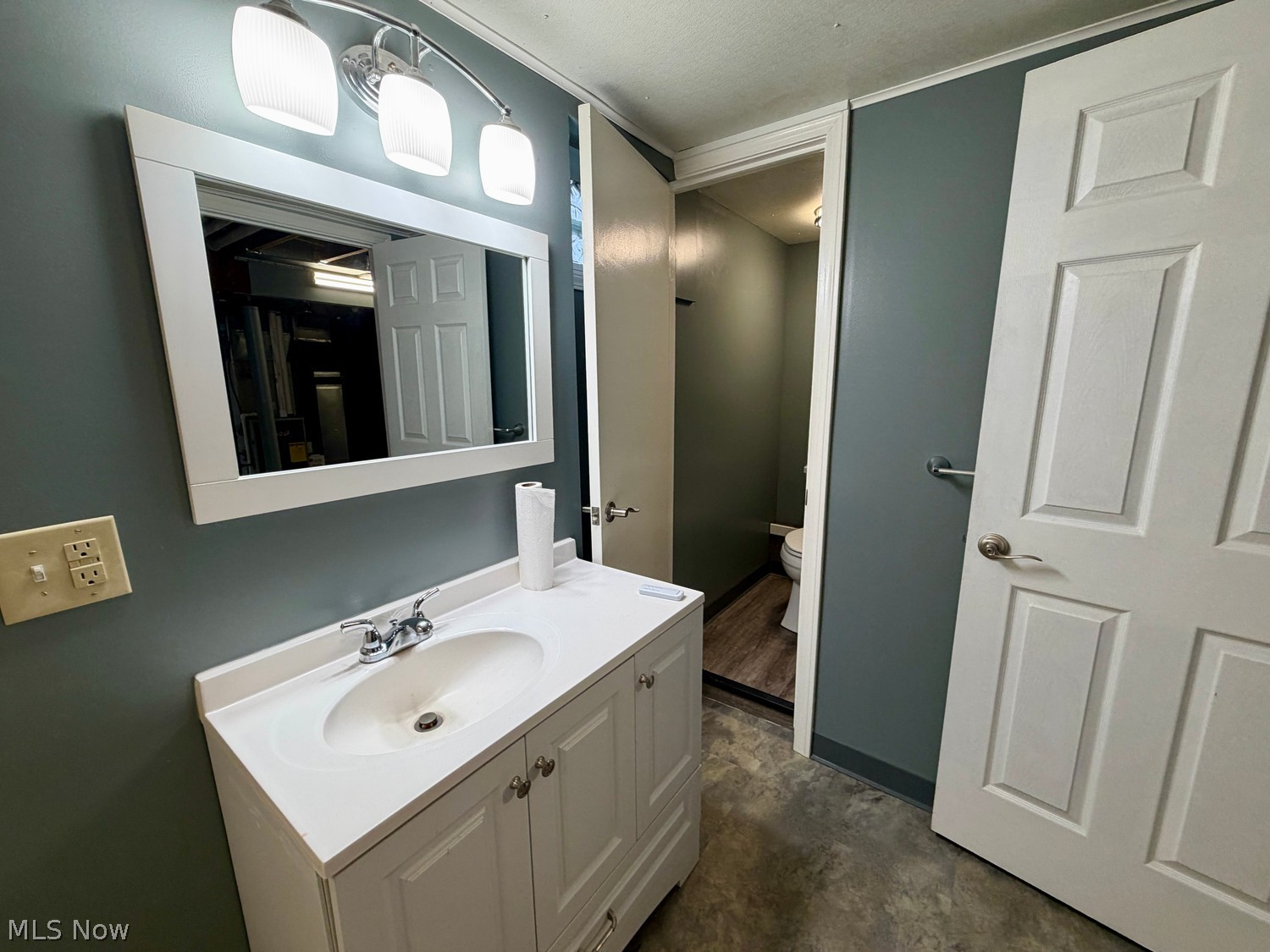 1961 Possum Hollow Road SE New Philadelphia OH 44663
