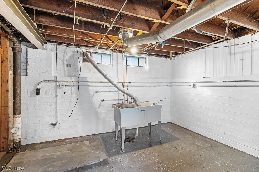 12204 Wayland Avenue Cleveland OH 44111