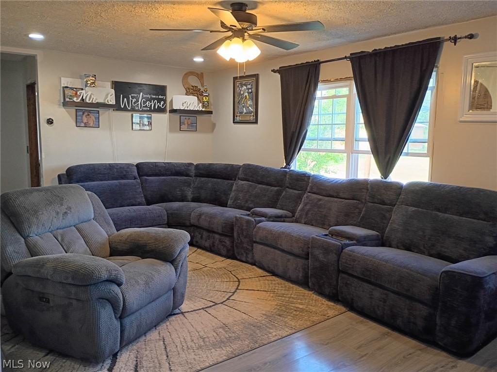 3801 Beck Avenue Louisville OH 44641