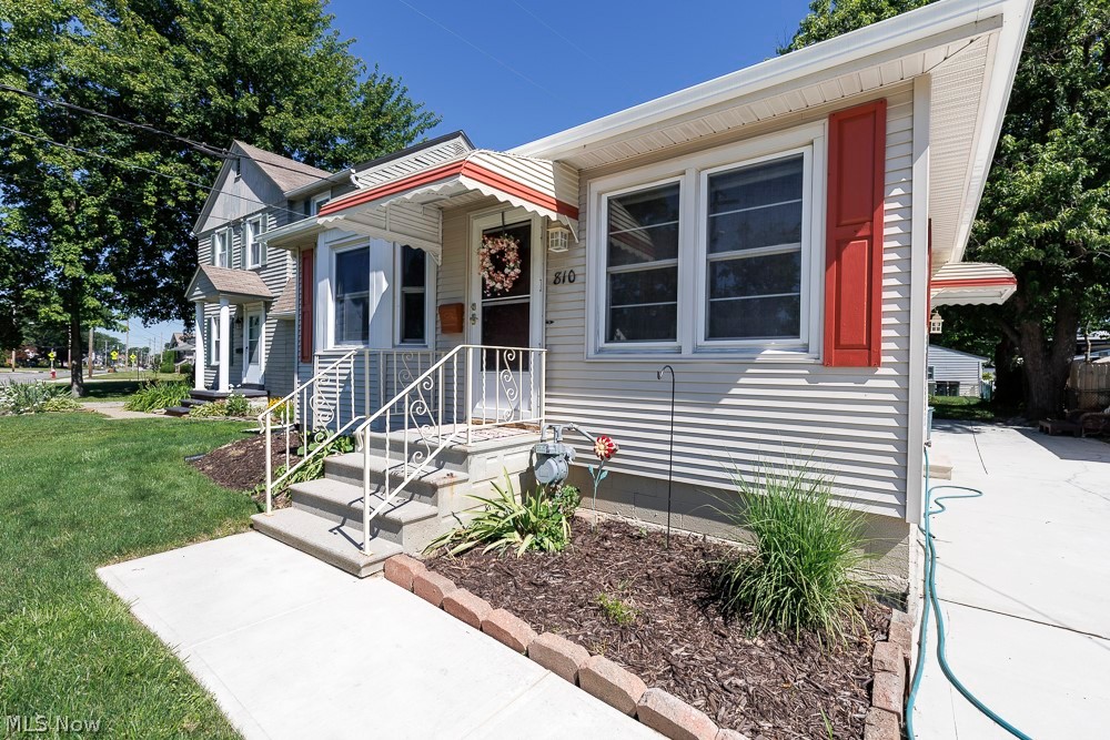 810 E Broad Street Elyria OH 44035