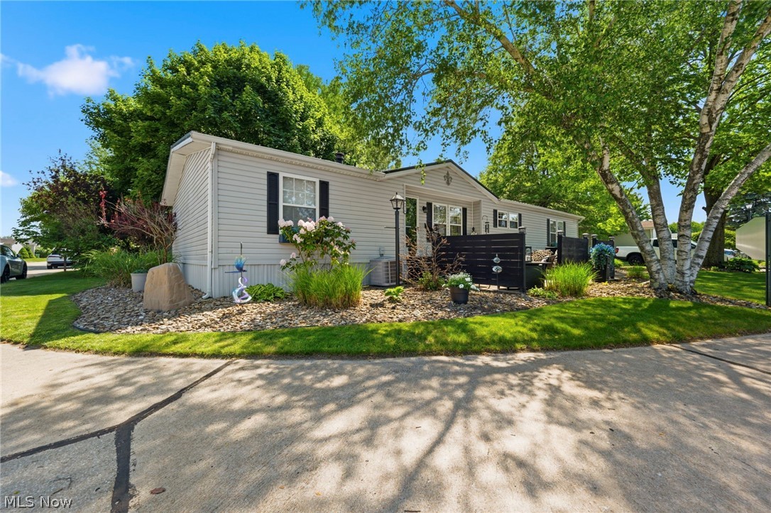 6416 Winterhaven Madison OH 44057
