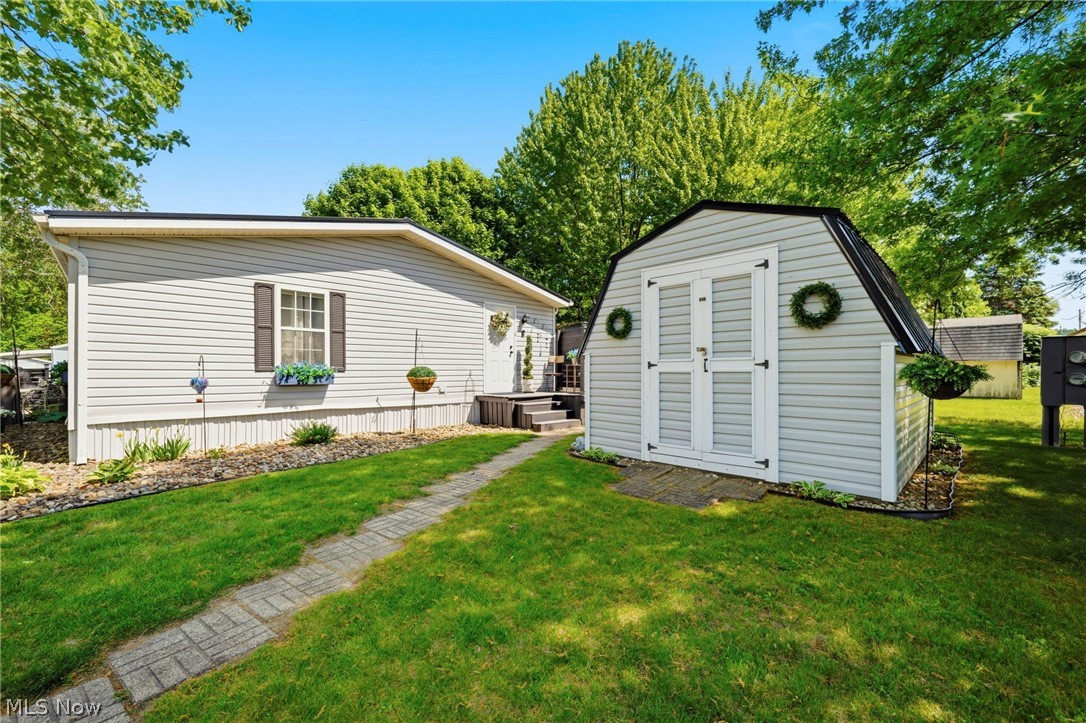 6416 Winterhaven Madison OH 44057