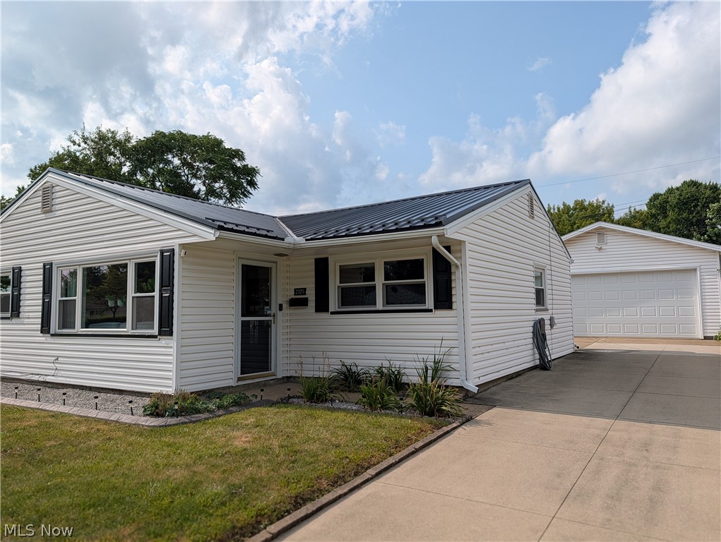 2325 Cathy Drive NE Canton OH 44705