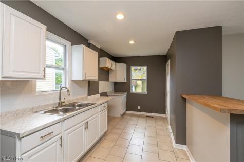2278 26th Street SW Akron OH 44314