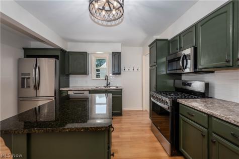 15541 Susan Drive Brook Park OH 44142