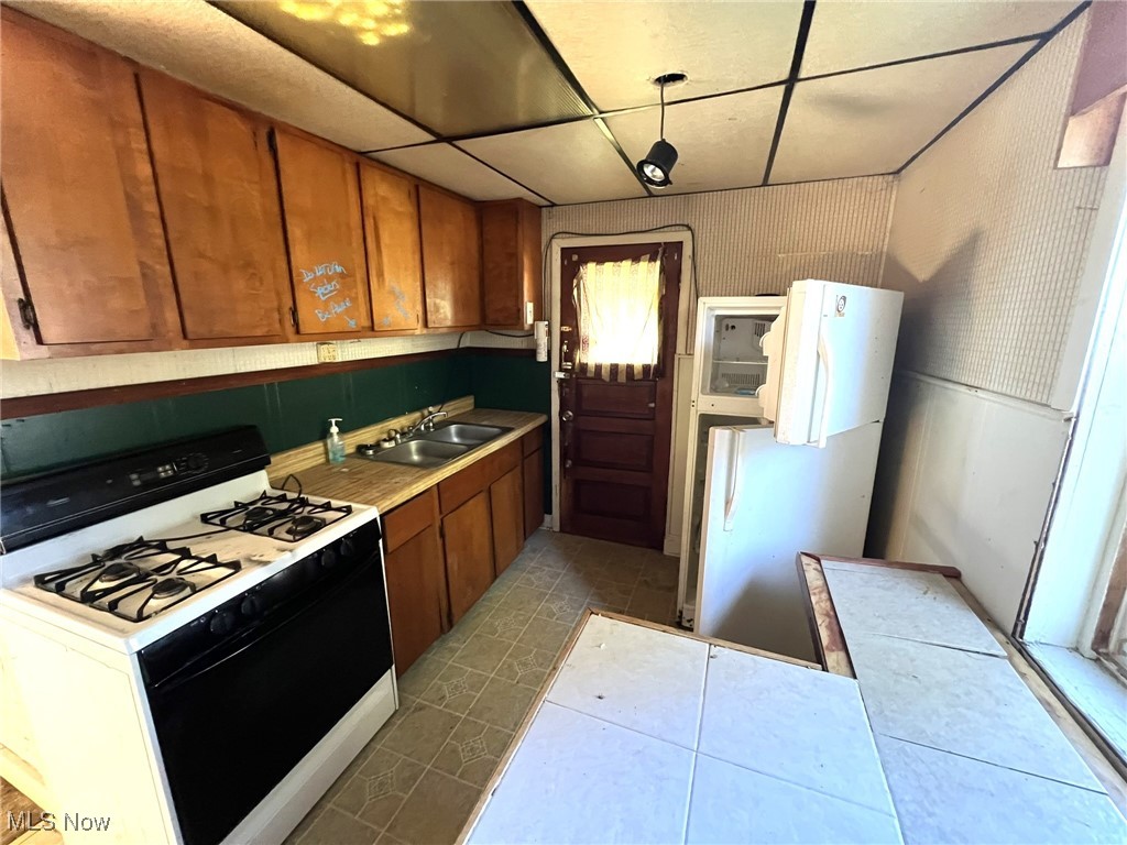 2487 Delaware Avenue Akron OH 44312