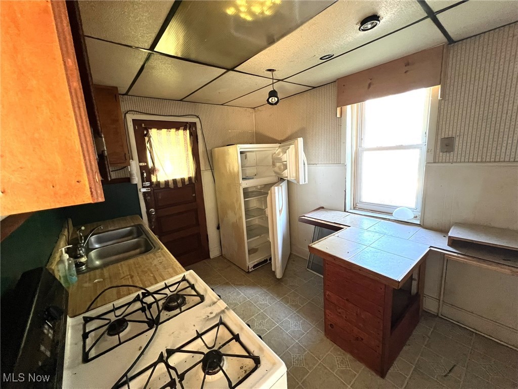 2487 Delaware Avenue Akron OH 44312