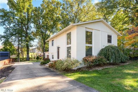 6274 Woodmoor Avenue NW Canton OH 44718