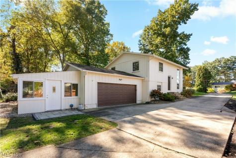 6274 Woodmoor Avenue NW Canton OH 44718