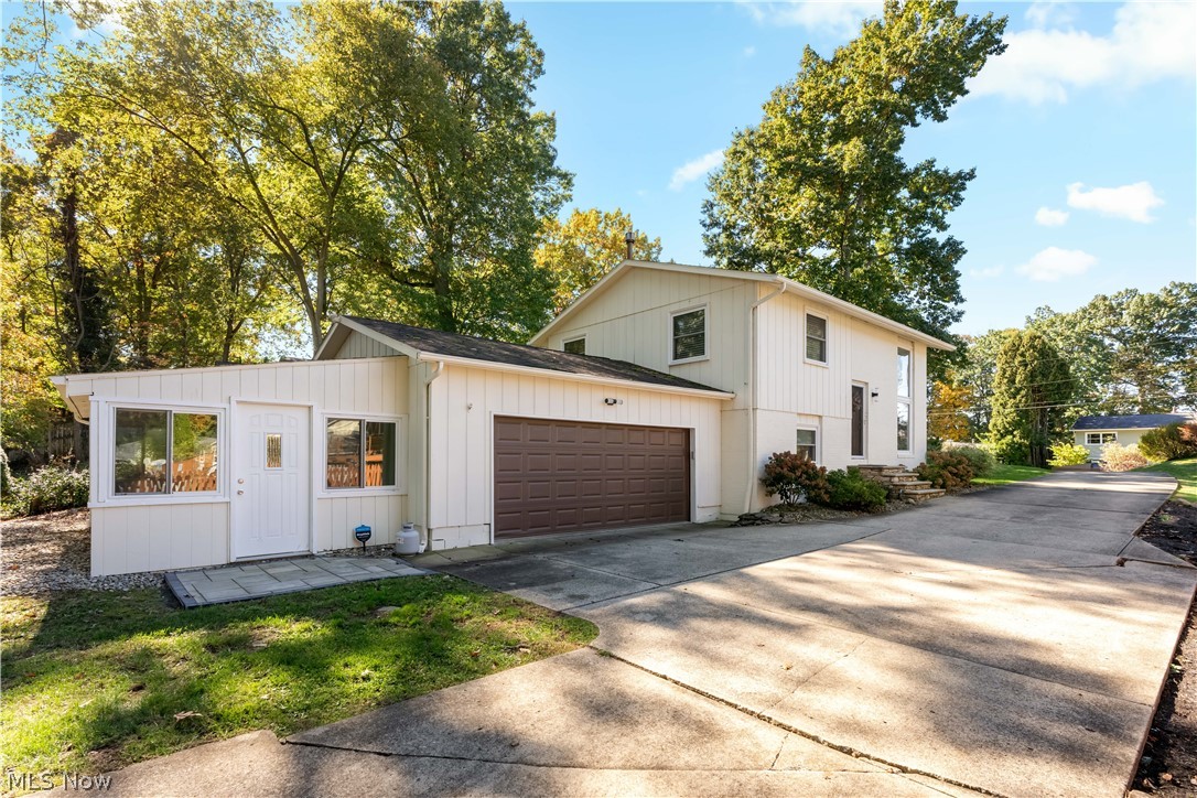 6274 Woodmoor Avenue NW Canton OH 44718